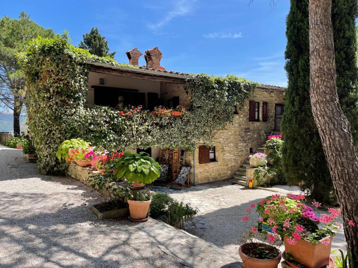 La Panoramica Gubbio - Maison De Charme - Casette E Appartamenti Self Catering Per Vacanze Meravigliose! Luaran gambar
