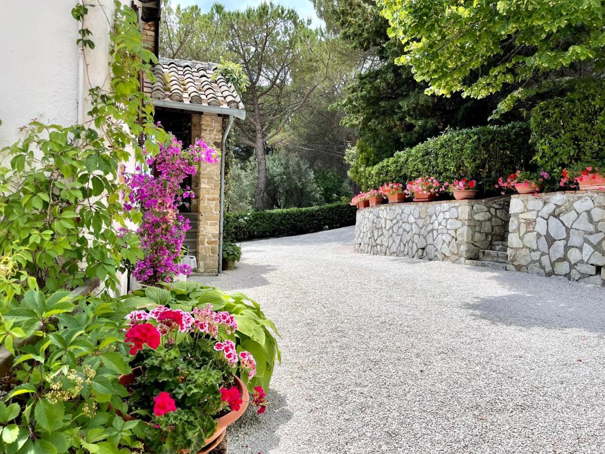 La Panoramica Gubbio - Maison De Charme - Casette E Appartamenti Self Catering Per Vacanze Meravigliose! Luaran gambar