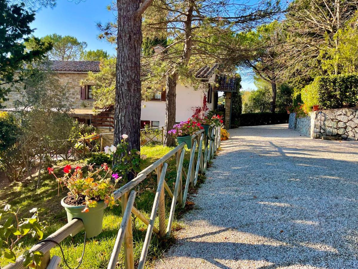 La Panoramica Gubbio - Maison De Charme - Casette E Appartamenti Self Catering Per Vacanze Meravigliose! Luaran gambar