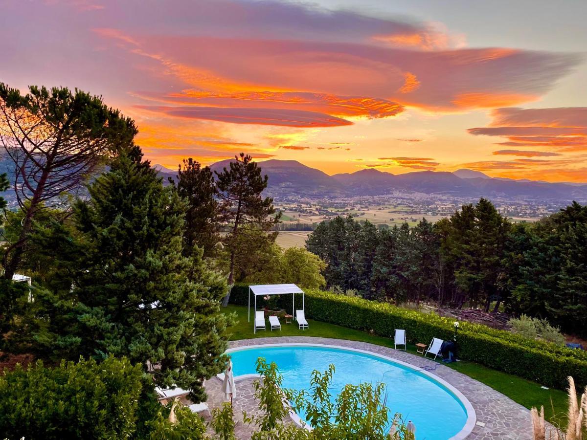 La Panoramica Gubbio - Maison De Charme - Casette E Appartamenti Self Catering Per Vacanze Meravigliose! Luaran gambar